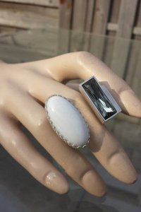 Zilveren ring met Witte Agaat, Swarovski